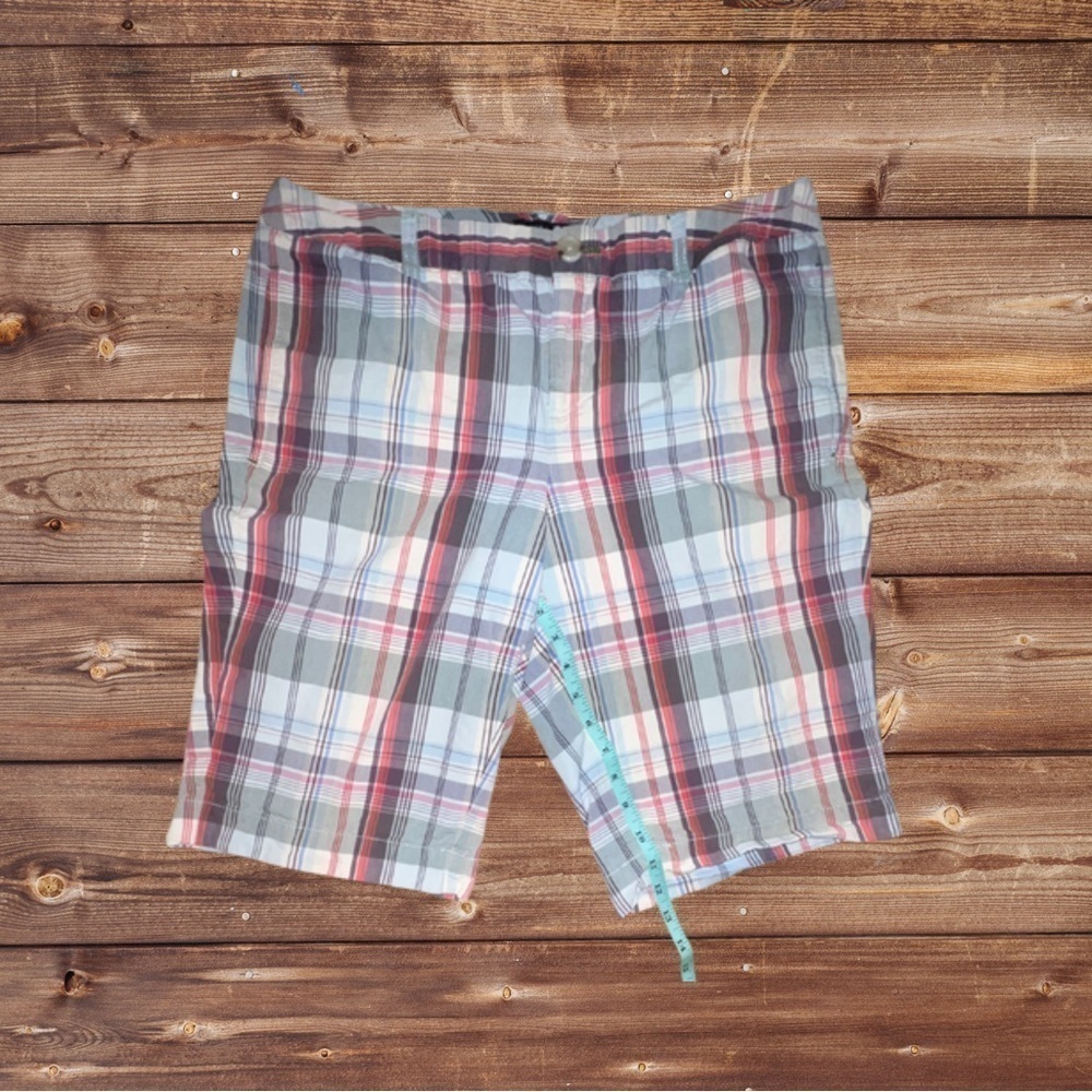 Tommy Hilfiger Women’s Plaid Shorts Size 12 - Versatile and Comfortable - Picture 4 of 5